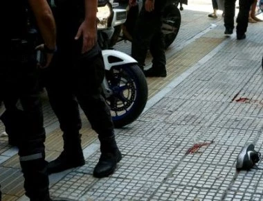 Απόπειρα ληστείας με έναν τραυματία στο κέντρο της Αθήνας (φωτό)